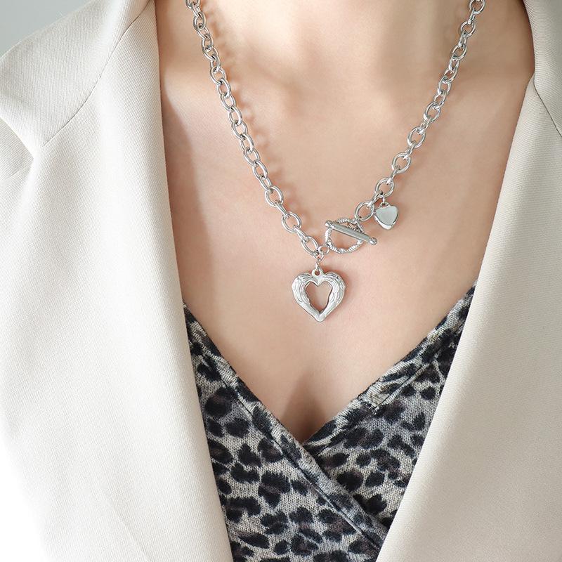Marka 18k Gold Heart Necklace: French Style, Hollow Design, OT Clasp, Women's Titanium Steel Clavicle Chain (P1045)
