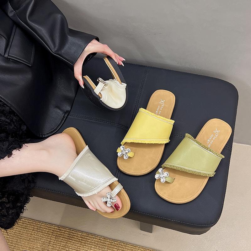 Mezzanine slippers women's summer wear 2025 new fairy style low heel with skirt flat bottom cover toe Roman cool slippers