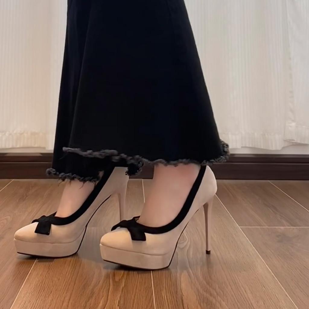 Tägliche vielseitige High Heels Damen Stiletto Schleife Temperament Französische Abendbrise Dicksohlige spitze einzelne Schuhe