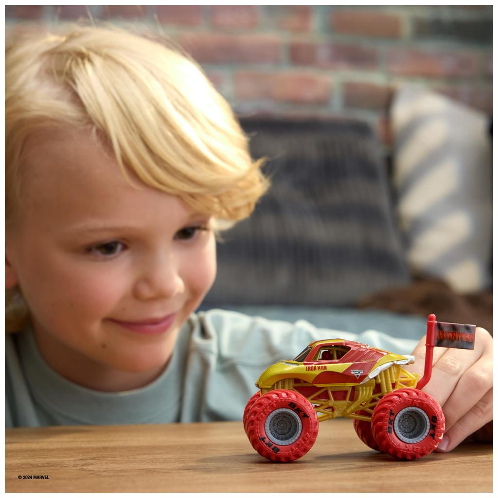 Monster Jam, Offisiell Marvel Iron Man Monster Truck, Støpt kjøretøy, 1:64 skala, Superhelt Leker for Barn, for Gutter Alder 3+