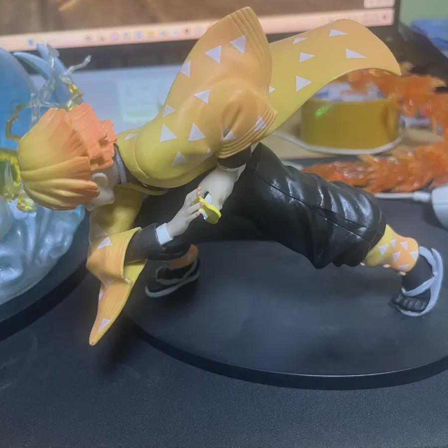 

Zenitsu Figures