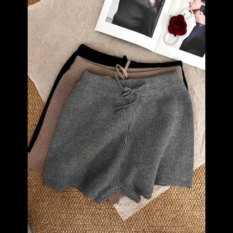 

Korean Style Gray Knit A-Line Shorts for Women – Elastic Waist, Wide Leg, Hip Hugger, Slimming, Perfect for Autumn & Winter One Size світло-сірий колір