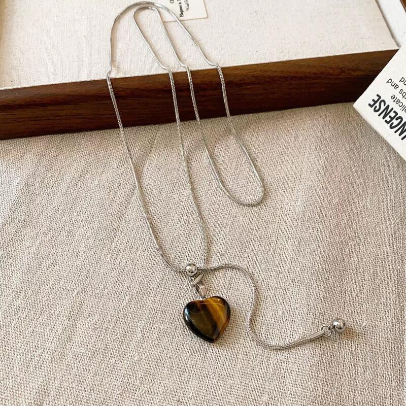 2025 Fashion Brown Color Heart-Shaped Stone Necklaces for Women Men Simplicity Causal Pull-Out Long Necklace Jewelry Accessories