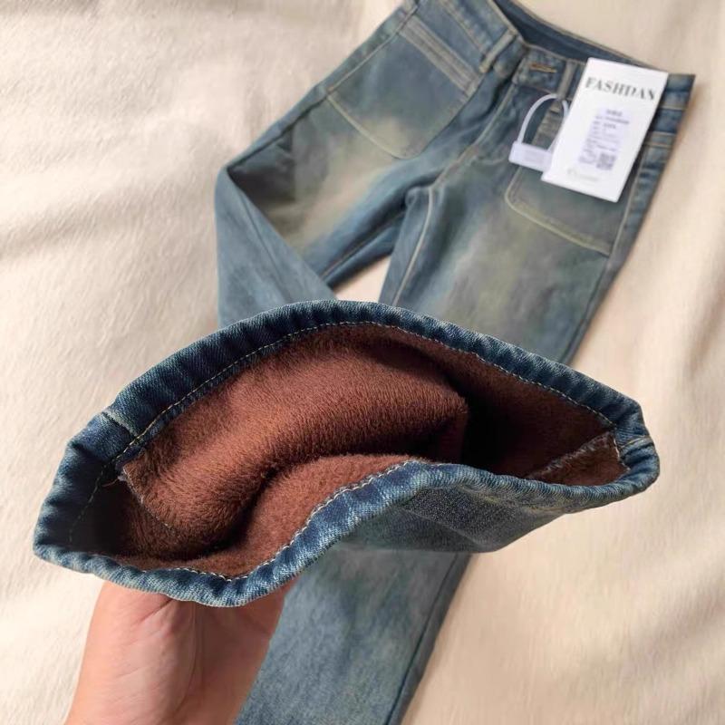 Women's slightly pulled jeans are thickened, and the new autumn and winter high-waisted slightly pulled pants are velvet.