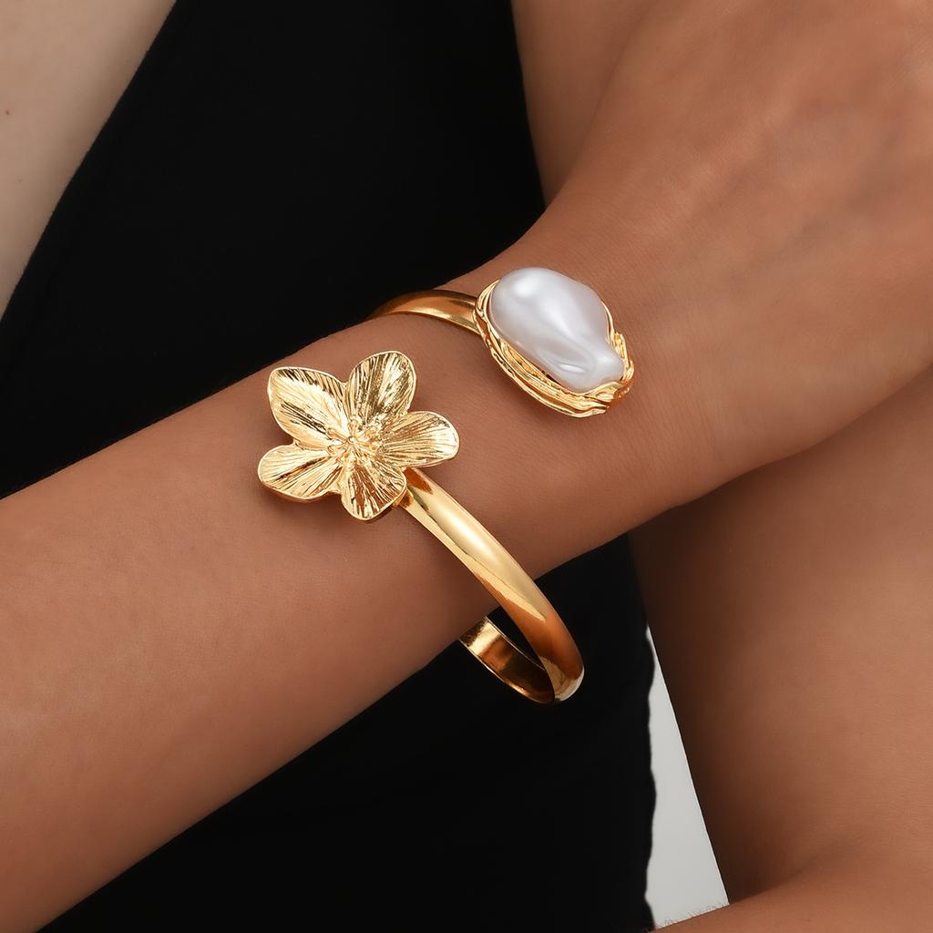 Exaggerated Niche Design Sense Metal Round Bracelet Geometric Personalized Bracelet