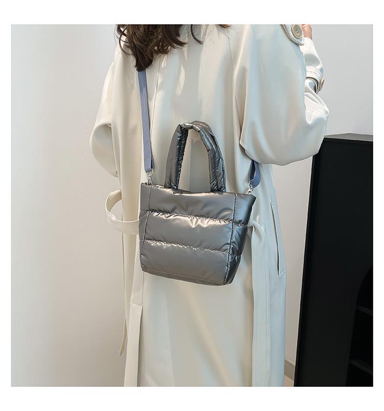 2024 Dámská ležérní módní taška přes rameno: Lehká péřová bavlněná bunda ve stylu pro podzim/zimu, všestranná kabelka a crossbody