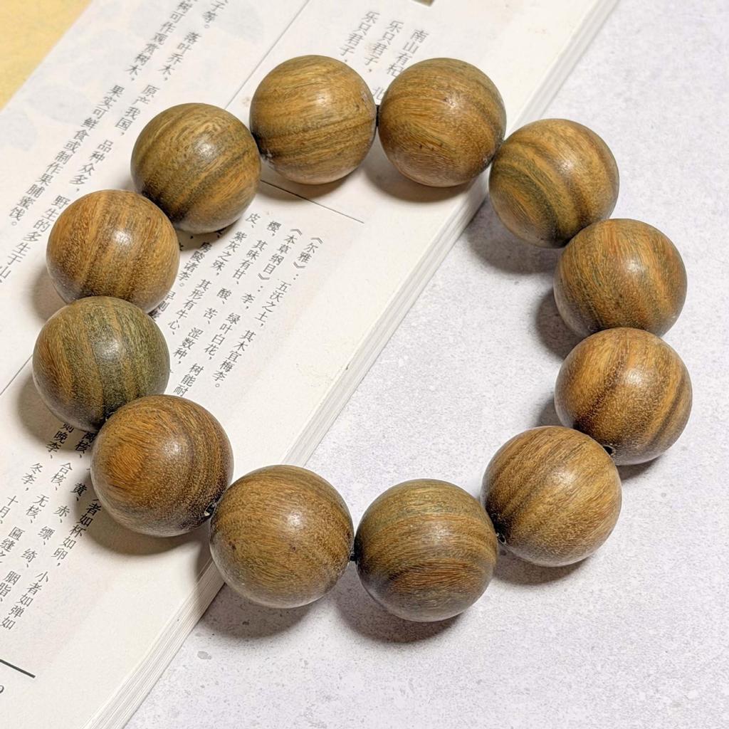 Argentina Green Sandalwood Beaded Bracelet: 8mm Buddhist Rosary for Men & Women