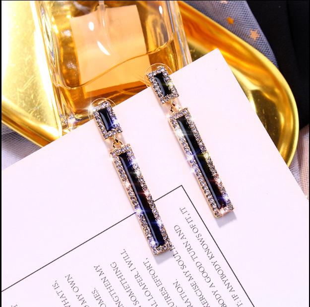 2019 Trendiga Koreanska Smala Örhängen för Kvinnor: Lång, Stilfull Design för Runda Ansikten