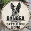 1 Stück Vintage Australischer Rinderhund Metallschild Lustige Gefahrenzone Haustierliebhaber Dekor 2D Flache Runde Plakette Bar Garage Hof Wandkunst