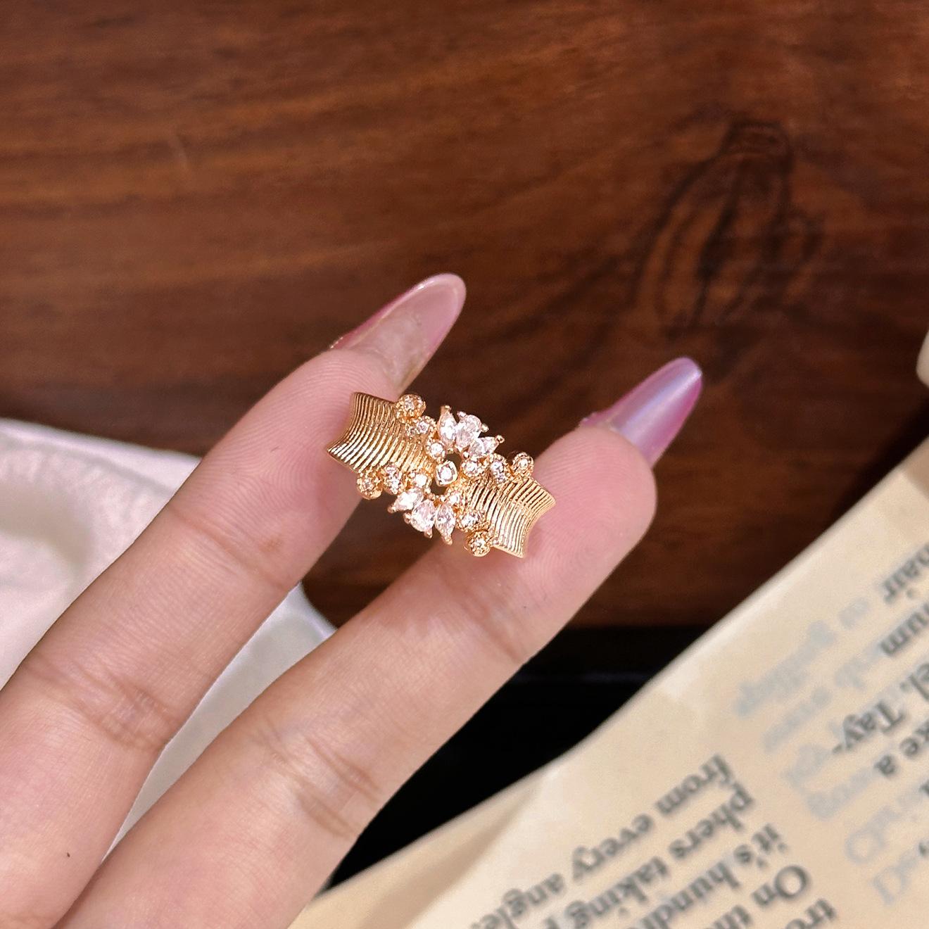 Xiaohongshu popular light luxury retro court style brushed lace ring versatile exquisite ring