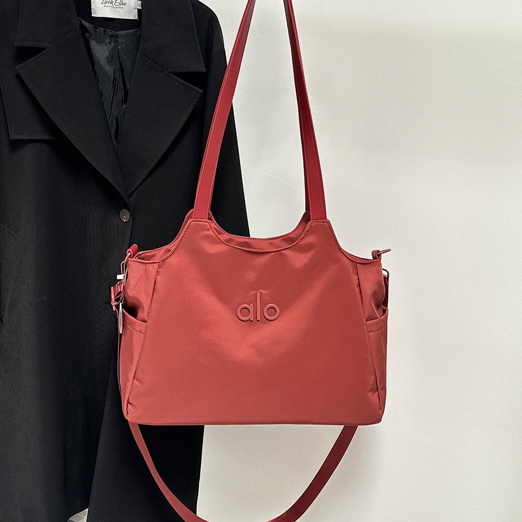 New yoga bag, single-shoulder tote bag, large-capacity, versatile for commuting, waterproof nylon bag, popular storage item