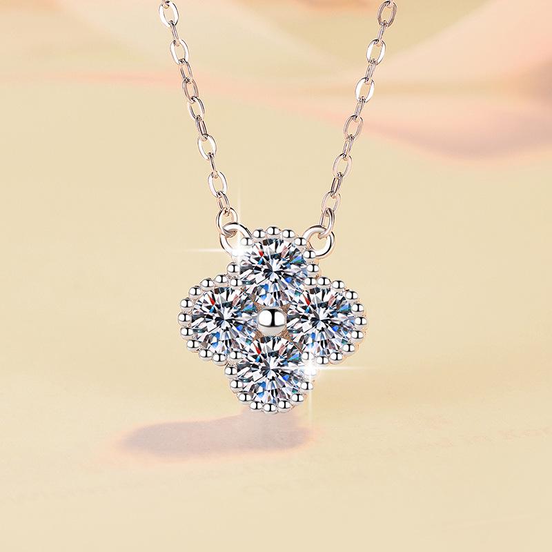 Women's Moissanite Four-Leaf Clover Necklace Pendant, Light Luxury S925 Sterling Silver Clavicle Chain