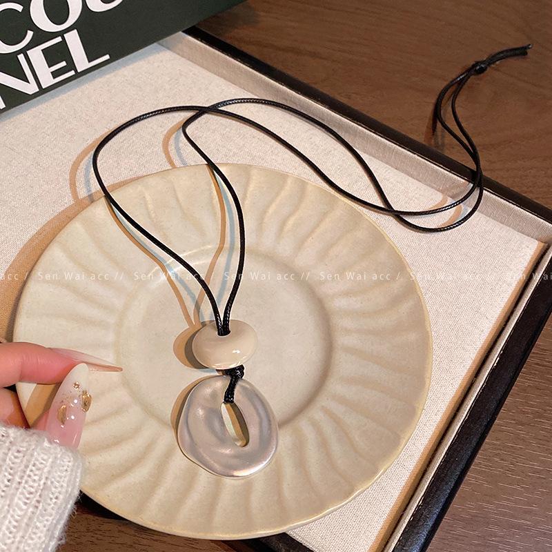 Korean geometric pendant necklace women's 2026 new light luxury long sweater chain accessories