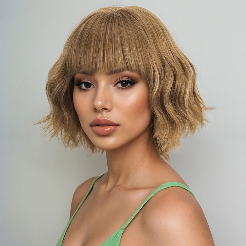 Women Short Fluffy Blond Wig Synthetic Wavy Wigs Stylish Golden Brown Hair with Bangs for Daily Party Cosplay Heat Resistant Fibre