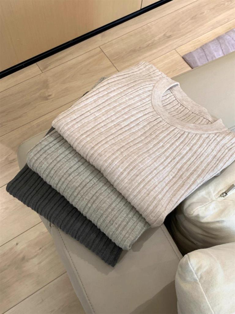 Korean Style Versatile Round Neck Short Sleeve Knit Top for Women - Summer 2025 Casual Niche T-Shirt