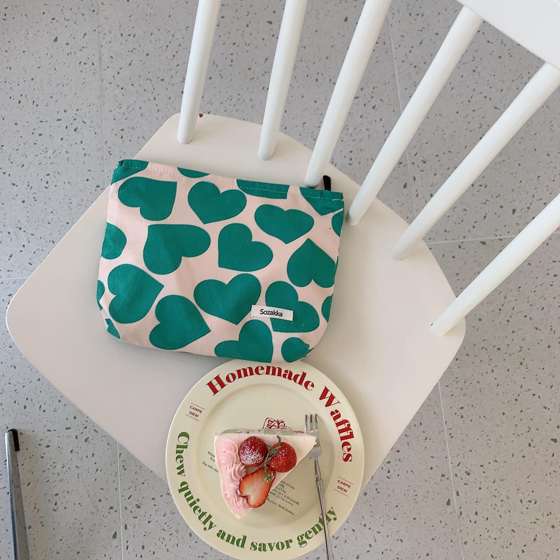 

1 шт., модная косметичка с рельефным цветочным принтом, парусиновая сумка для стирки, большая вместительная женская дорожная косметичка, сумки для хранения макияжа 25*18*5cm