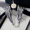 Women' printed scarf with magnetic fastening