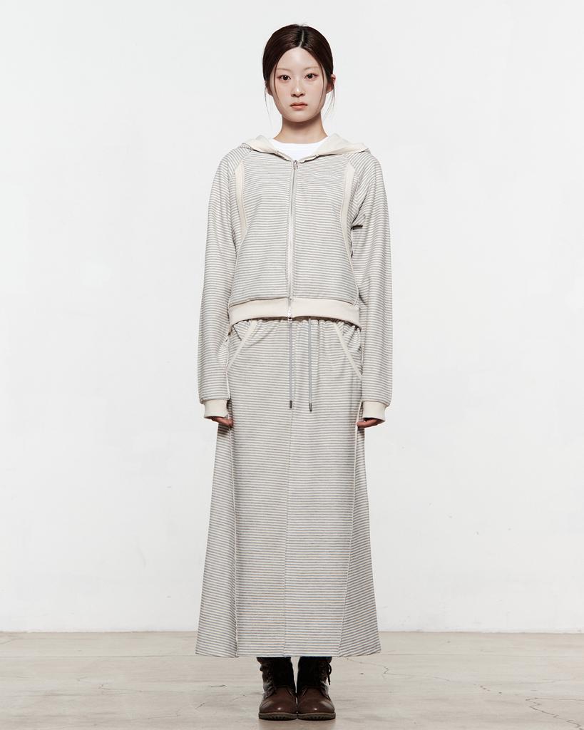 The Museum Visitor Raw Edge Long Skirt (Light Gray)