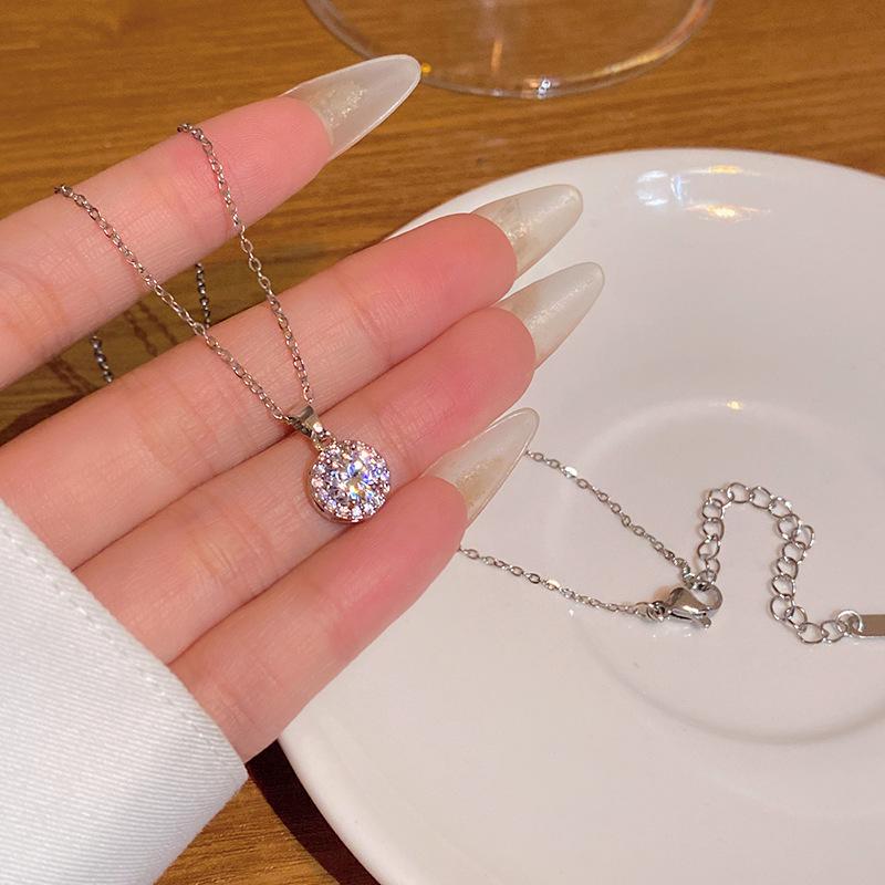 High-end Super Flash Zircon Titanium Steel Necklace Women's Versatile Niche Temperament Silver Collarbone Chain Internet Celebrity New Accessories