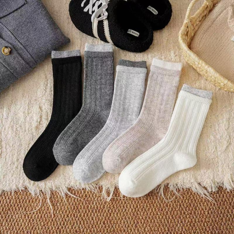 Winter and Autumn Woolen Socks - Simple and Versatile, Without Bones. Mid-calf Socks with Color Combinations and Double-ended Stitching.