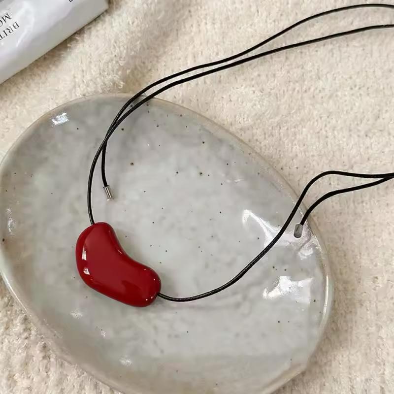 

Необычное эмалевое ожерелье с подвеской в виде сердца, регулируемое ожерелье из черной веревки, ювелирное изделие красный