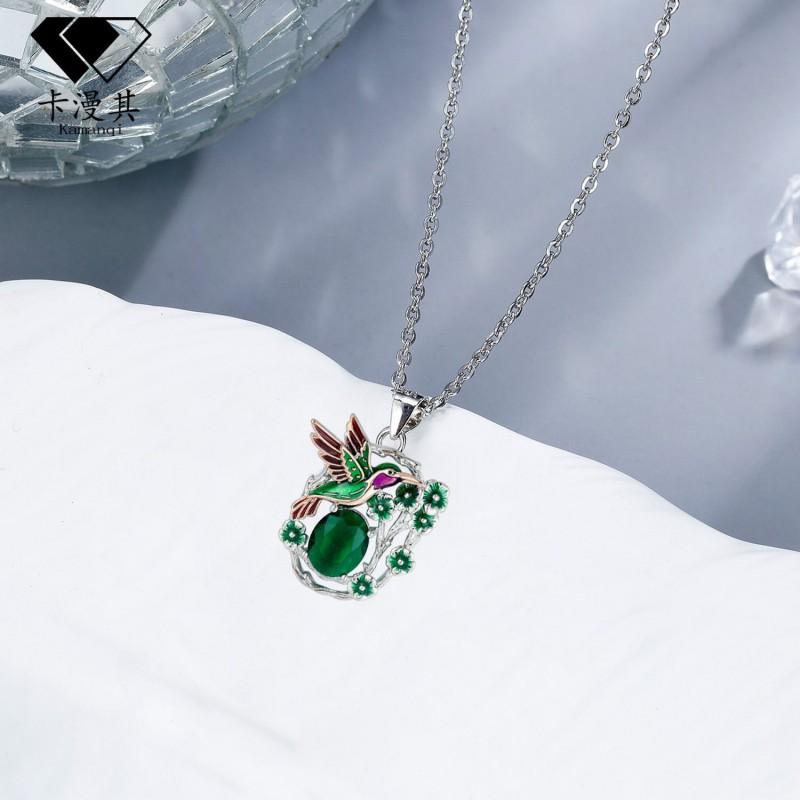 Vintage Hummingbird Pendant Necklace Women Gold Plated Copper Cross Chain Jewelry Elegant Animal Theme Accessory