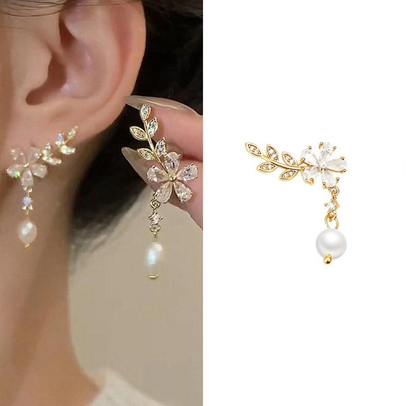 

1 пара нежных легких роскошных сережек с цветами и листьями из циркония для женщин и девочек, универсальные серьги с жемчугом в стиле темперамент, подарки