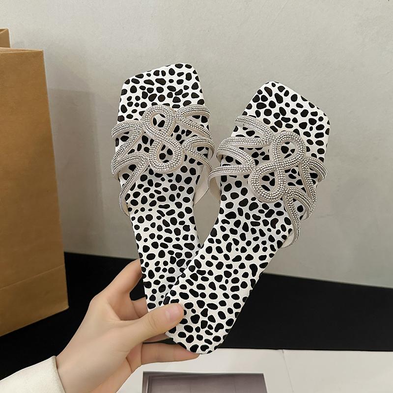 Summer Women's Slippers Flat with Sexy High Quality Flat with Casual Comfortable Non-slip Square Head Ladies Beach Slippers