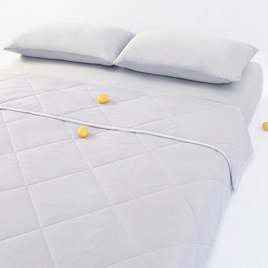Cooling AC Sleep Blanket 3 Layers Summer Blanket Absorbs Heat Prevents Night Sweats Lightweight Heat Dissipation Portable Sofa Living Room Blanket