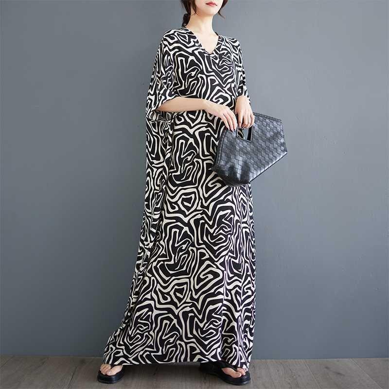 Summer New Literary and Retro V-neck Short Sleeves, Women's Large Size Casual Vacation Loose Cotton and Linen Dress Women