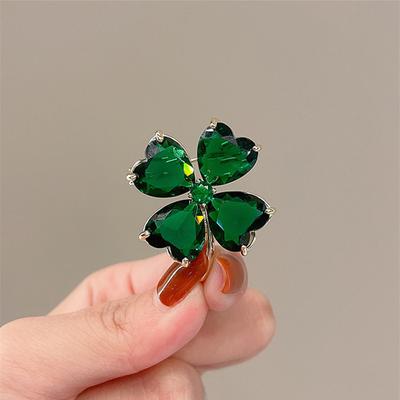 Lucky Four-leaf Clover Brooch French Vintage Corsage Fixed Clothes Anti-emptied Pin Buckle for Women Wedding Dress Zircon