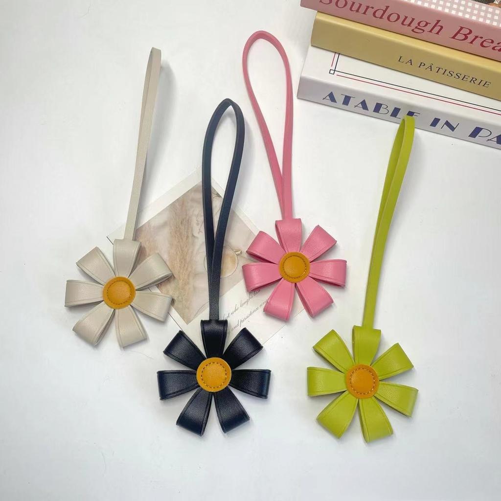 Sunflower PU Leather Bag Charm Suitable for Handbag Accessories, Car Decorations, Holiday Ornaments and Birthday Gifts
