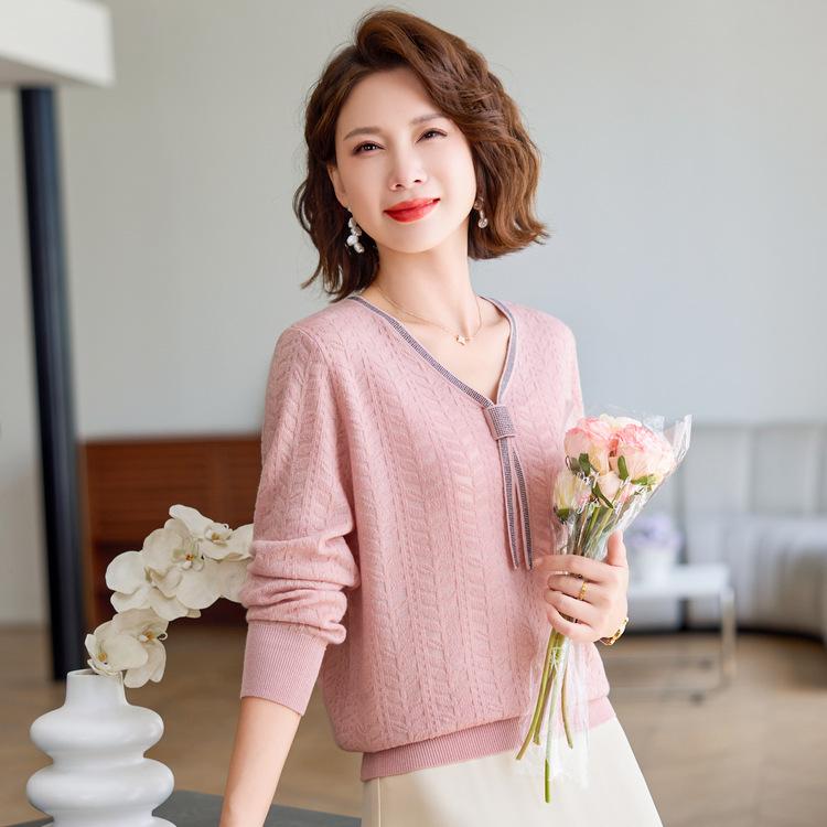 Autumn and Winter Mothers Fashionable Age-reducing Knitted Shirt Autumn New Style Middle-aged and Elderly Women's Temperament Versatile Top Base Shirt
