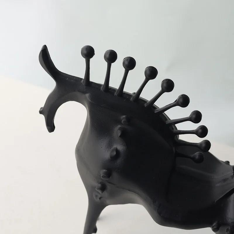 Black Horse Metal Spike Sculpture Ornament, Living Room Desktop Animal Model Horse Sculpture, Office Study, Home Decoration