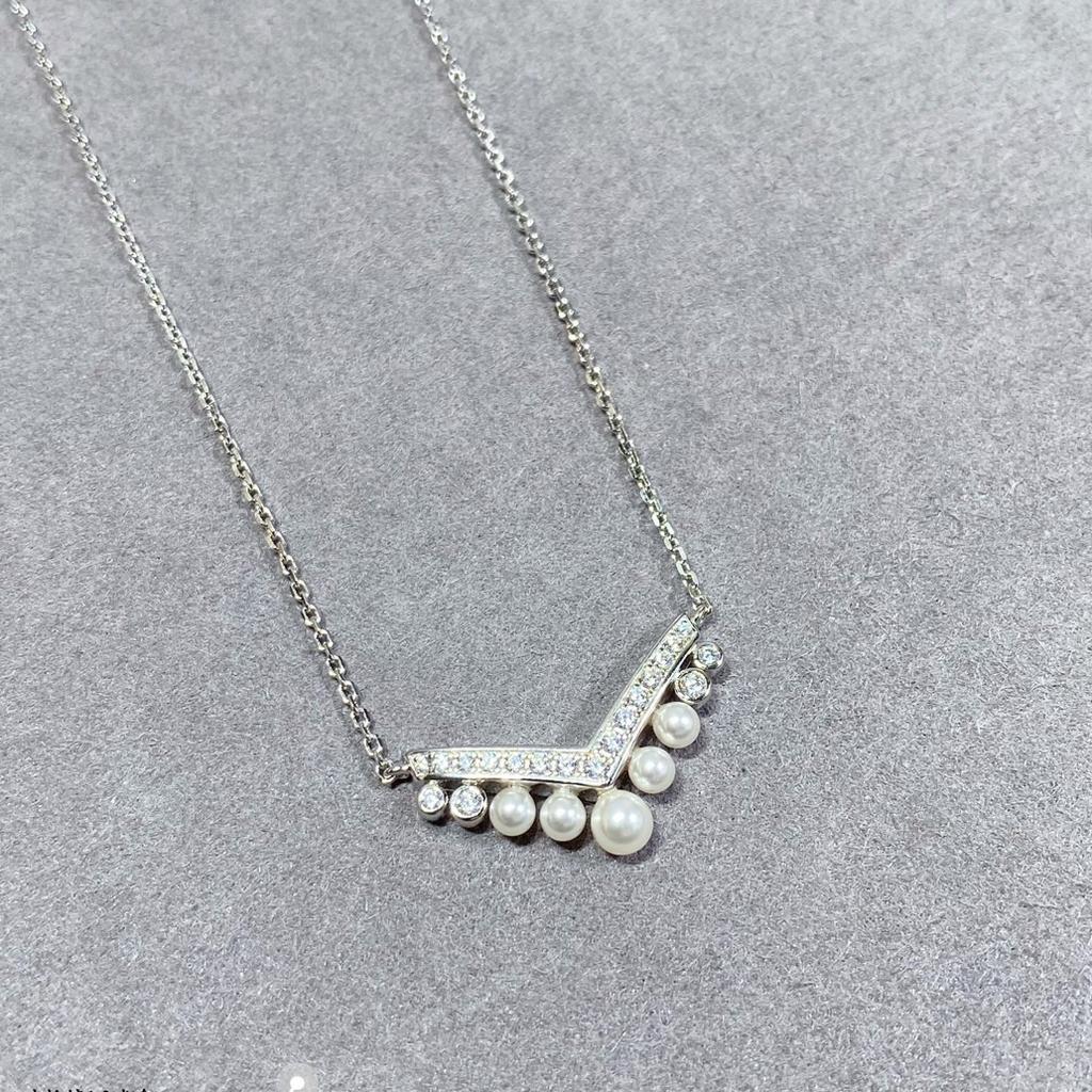 2023 New Hot Brand Woman Necklace Anniversary Gift Jewelry Fashion Luxury Design Heart V-shaped Pearl Necklaces For Women