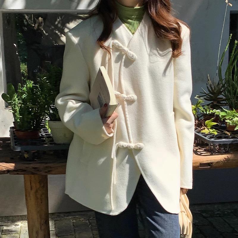 

Женское осенне-зимнее шерстяное пальто