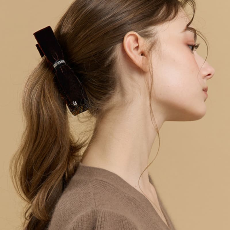 

Jean Paul Clarisse Velvet Bubble Banana Pin JP-24-469BA Burgundy