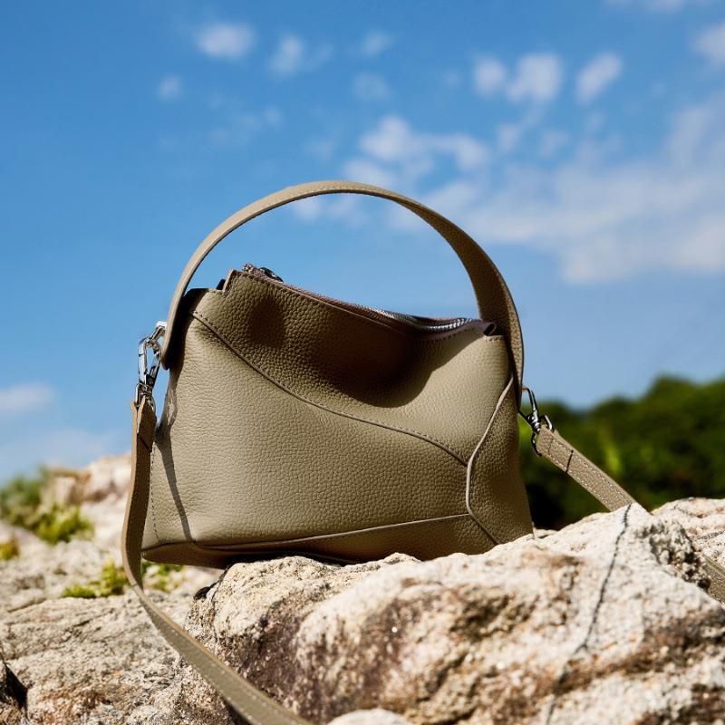 Vrchní vrstva hovězí kůže High End Strop Nová geometrická taška Mini Pravá kůže Polštářová taška Jednoramenná Crossbody kabelka Dámská taška