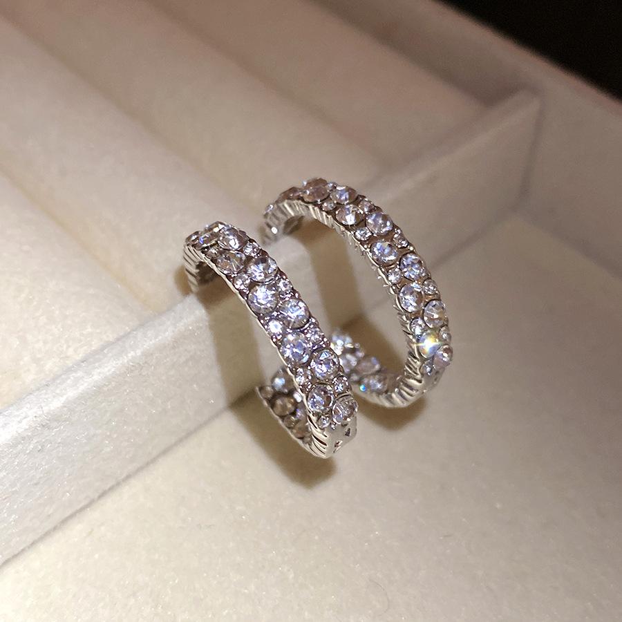 

Silver needle with diamonds, simple and fashionable C-shaped earrings, new high-end stud earrings, niche design earrings