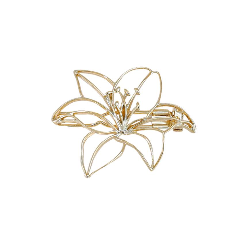 Simple Hollowed-out Floral Brooch for Women Exuding A Sense of High-end Fashion and Elegance It Is A Brooch Accessory for Suit Shirts