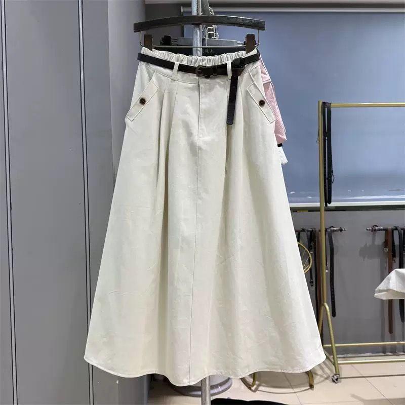 

Осенью юбка Джинсов узкая и стройная. А-образный крой — это юбка-клеш, и это свободная и повседневная длинная юбка. S