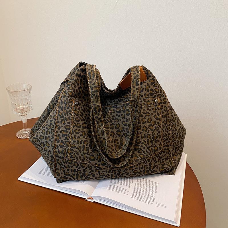 European & American Retro Leopard Print Shoulder Bag - Large Capacity, Stylish Mommy Tote