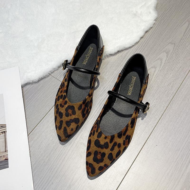 

Pointed inner height increase commuter work shoes French retro light mouth single shoes fashionable versatile one-word belt Mary Jane shoes women 40 цветной печати леопарда