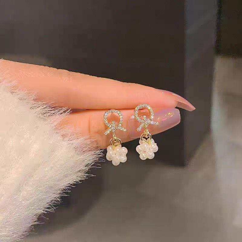 

Серьги с французским жемчугом Шицзя 2025 г.: Элегантный, элитный, холодный стиль, вдохновленный лесом Drilling rice grains