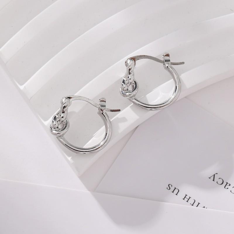 

Creative Knotted Metal Plain Ring Earrings Geometric Cold Wind Earrings High-End Light Luxury Earrings Personalized Earrings