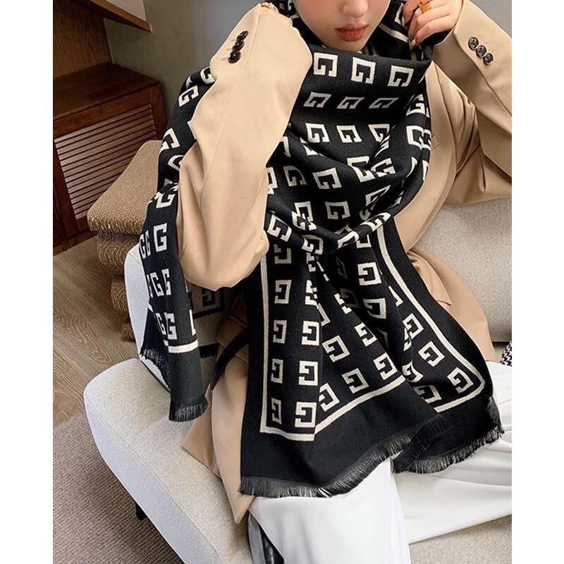 VICTORIA&VERA Elegant Ripped G-Letter Scarf