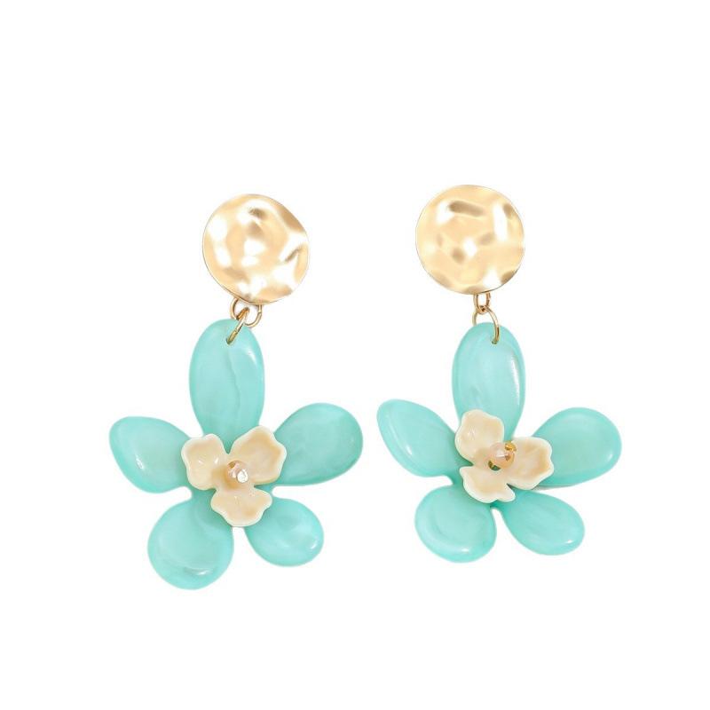 European and American Jewelry Retro Gentle Wind Flower Earrings Light Luxury High-end Three-dimensional Petal Stud Earrings