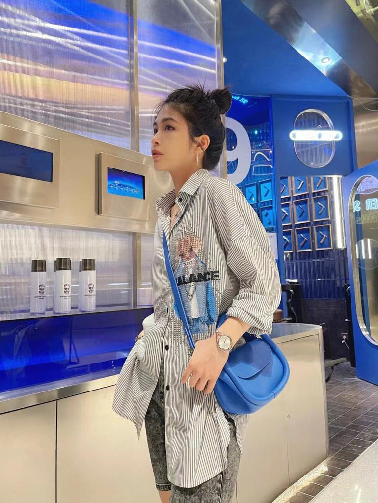 Summer fresh min handbag hand carry trendy versatile messenger bag high sense leather soft European bag niche bag