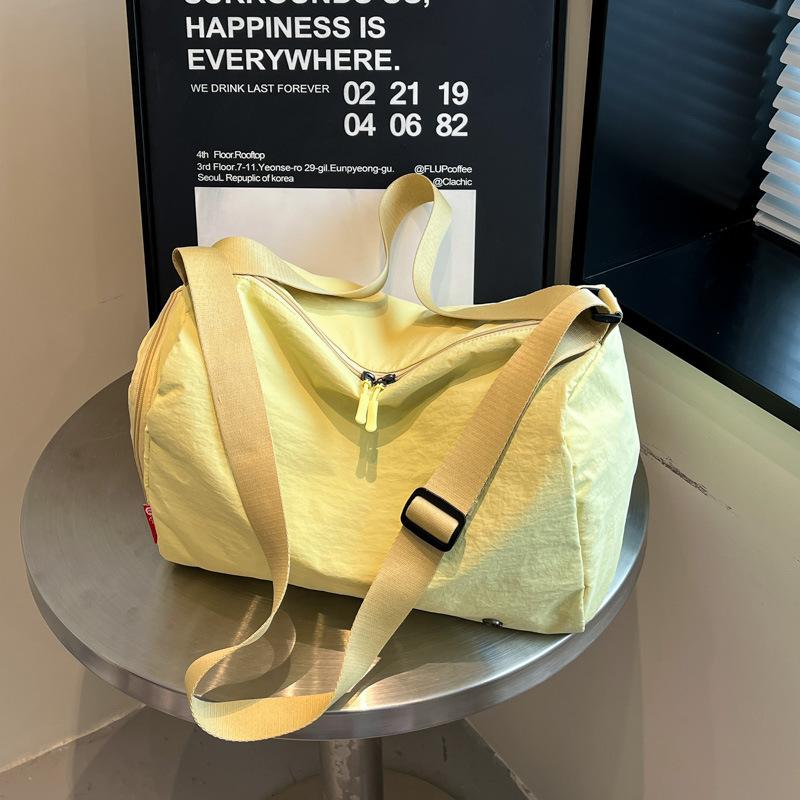 

Легкая и вместительная сумка из ткани Оксфорд, женская новая универсальная простая спортивная наплечная сумка, дорожная сумка-мессенджер жёлтый