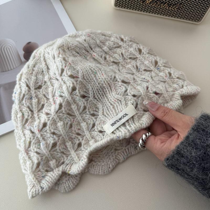 

New autumn and winter 100% all-wool crochet knitted hat, women s hollow lace niche design bag head wool hat M（56-58cm） бежевый
